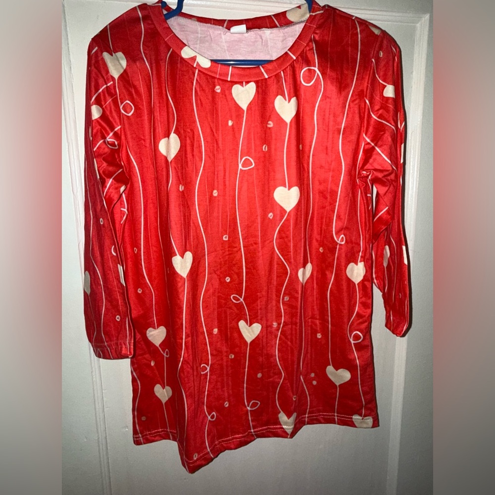 Red Heart Patterned Women's Top size small no brand